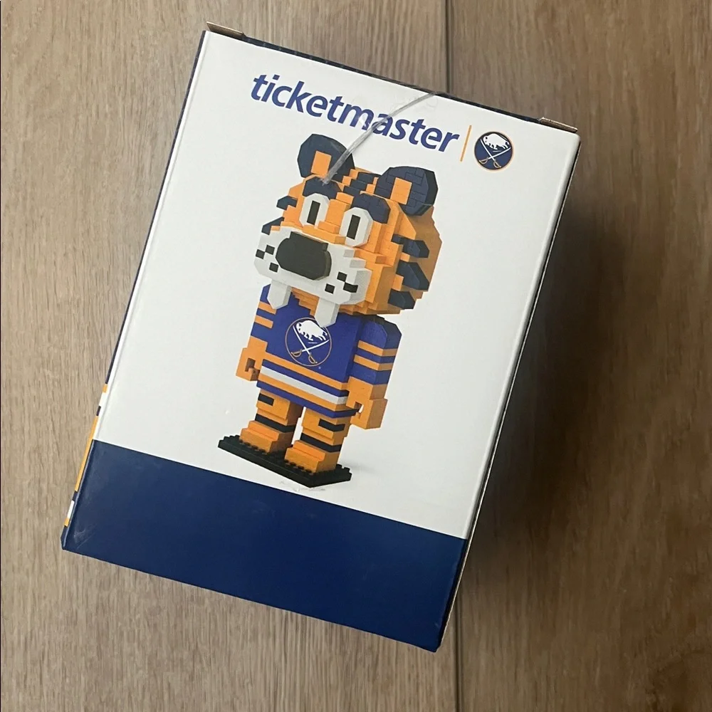 Buffalo Sabres Sabretooth Building Block Set - Picture 5 of 6